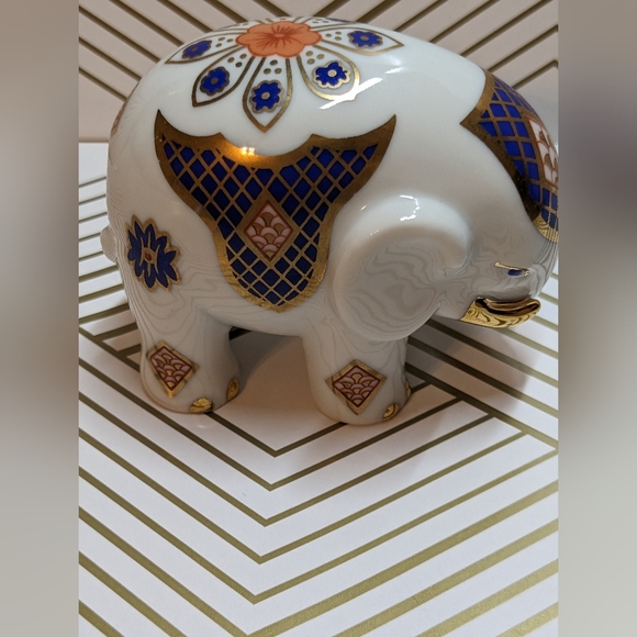 PG Handcrafted In Malaysia Porcelain Elephant Figurine White Gold Blue Red  - Picture 8 of 9